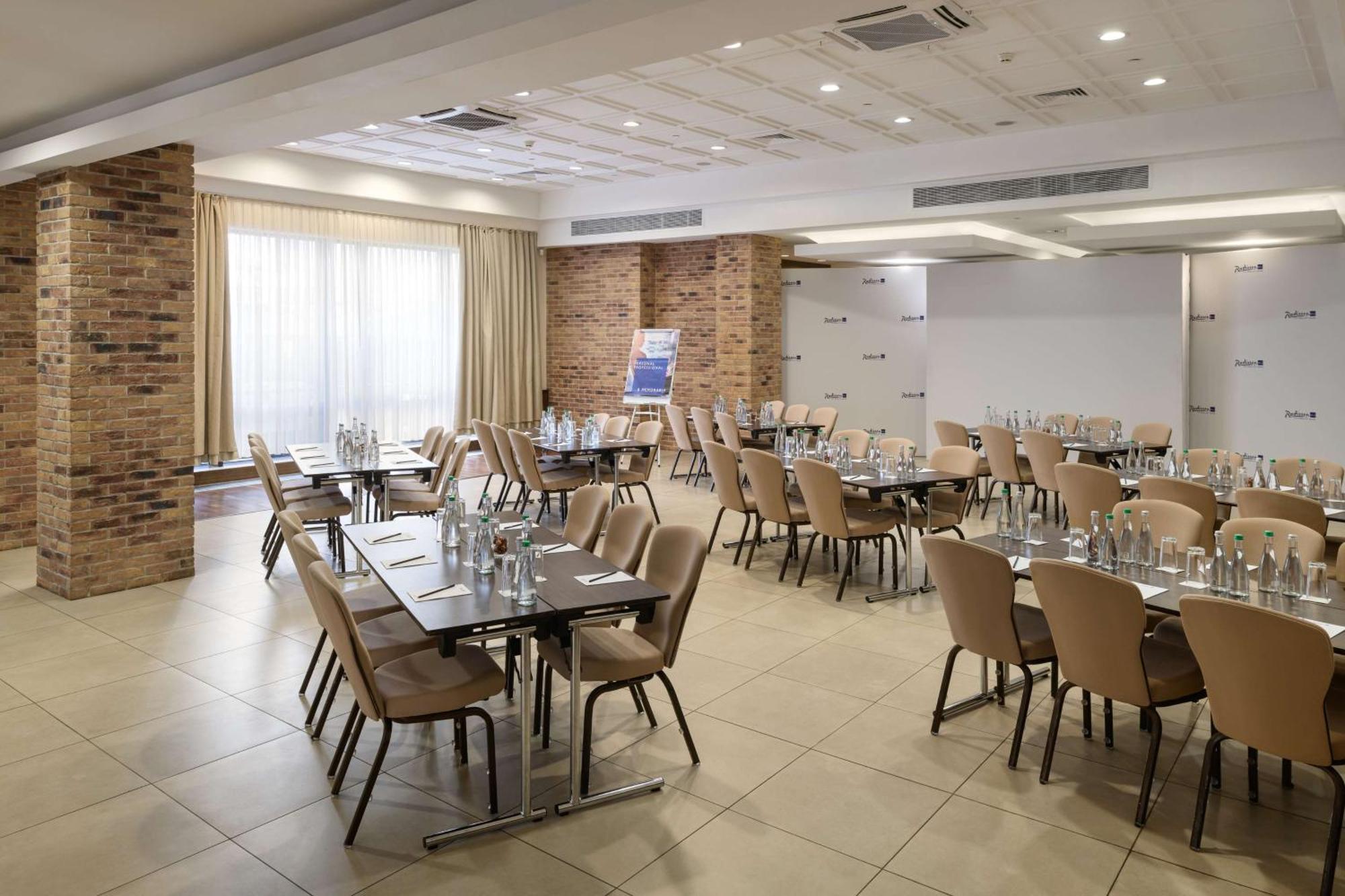 Radisson Blu Hotel, Kyiv Podil City Centre Esterno foto