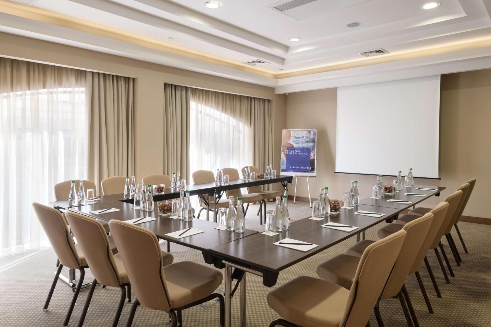 Radisson Blu Hotel, Kyiv Podil City Centre Esterno foto